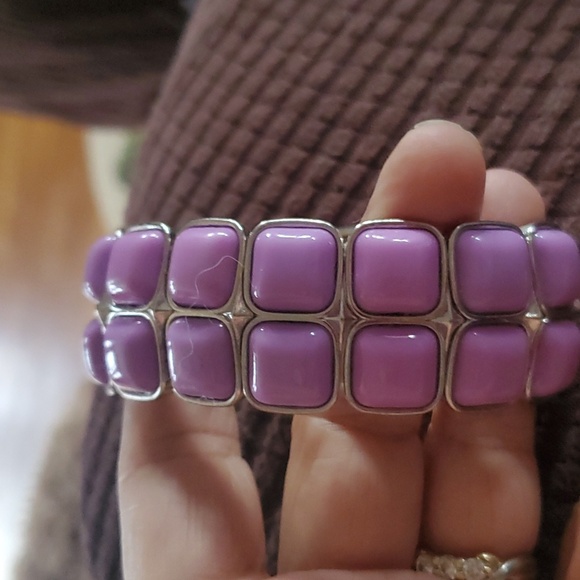 This is a purple  bracelet from paparazzi.  In great shape - Picture 1 of 3